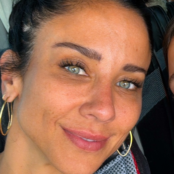 Meet your Posher, Maureen - Picture 2 of 2